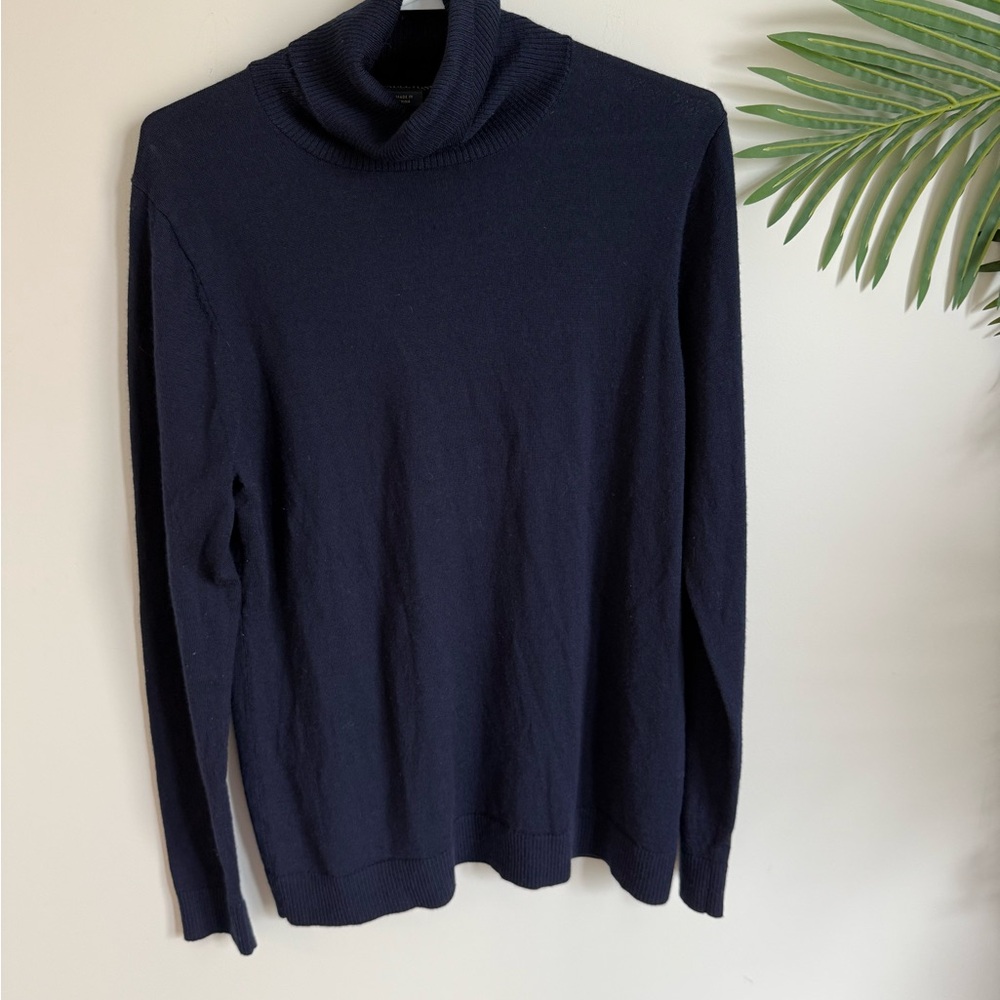 Woman’s pendelton Wool Navy Turtleneck Sweater
